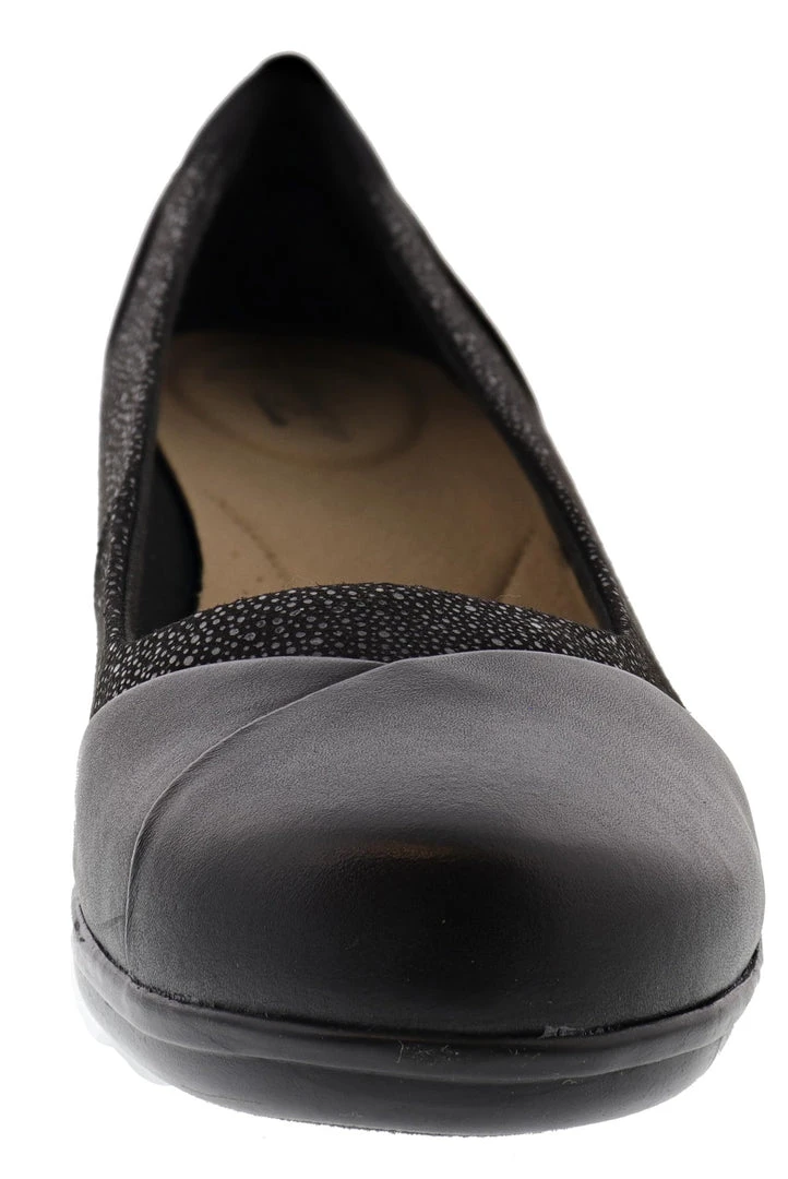 Clarks Of England Clarks Emily Alexa Black Leather Pumps Women's 3 Clarks Of England Clarks Emily Alexa Black Leather Pumps Women's