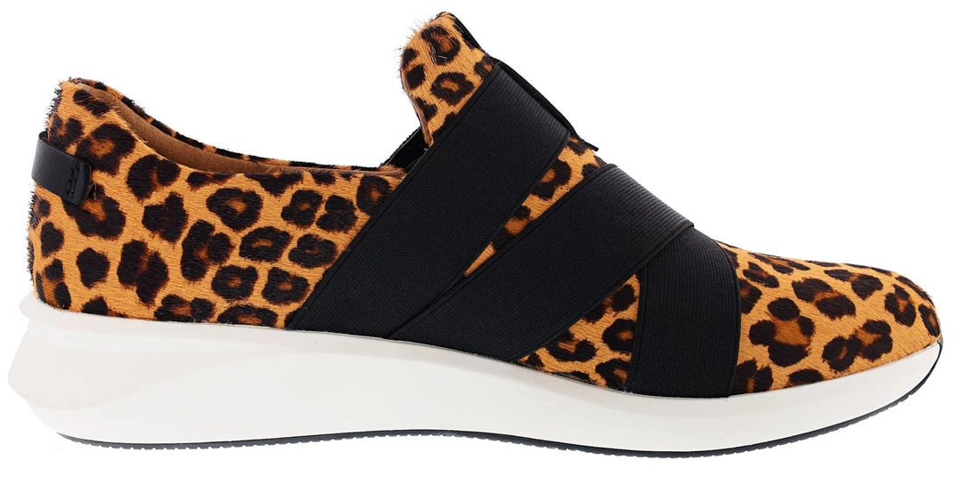 Clarks Of England Clarks Women's Un Rio Strap Hook & Loop Slip On Sneakers With Arch Support 2 Clarks Of England Clarks Women's Un Rio Strap Hook & Loop Slip On Sneakers With Arch Support