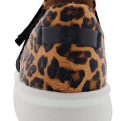 Clarks Of England Clarks Women's Un Rio Strap Hook & Loop Slip On Sneakers With Arch Support 8 Clarks Of England Clarks Women's Un Rio Strap Hook & Loop Slip On Sneakers With Arch Support