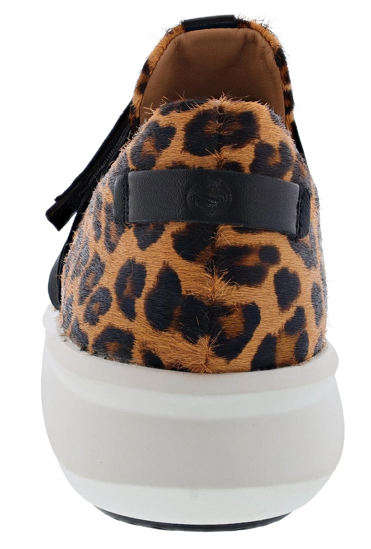 Clarks Of England Clarks Women's Un Rio Strap Hook & Loop Slip On Sneakers With Arch Support 4 Clarks Of England Clarks Women's Un Rio Strap Hook & Loop Slip On Sneakers With Arch Support